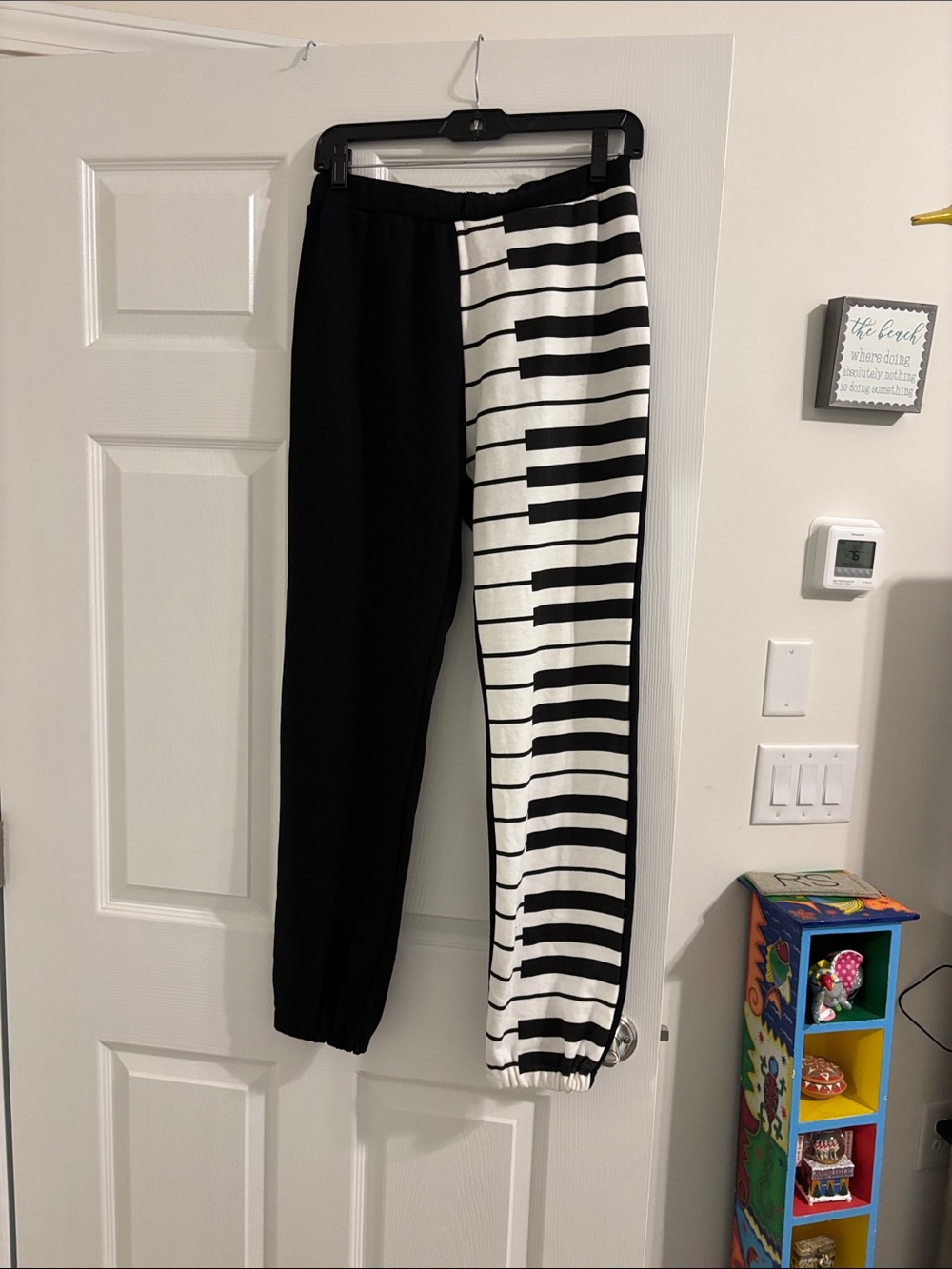 Womens Black & White Piano Print Jogger Pants